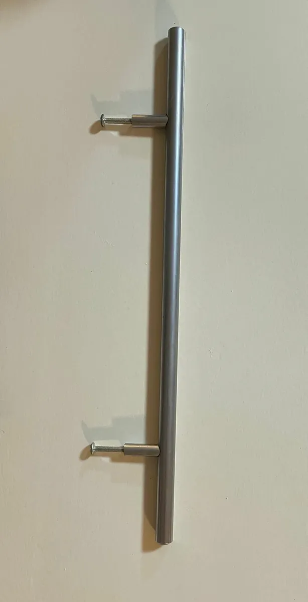 17 Furniture handles