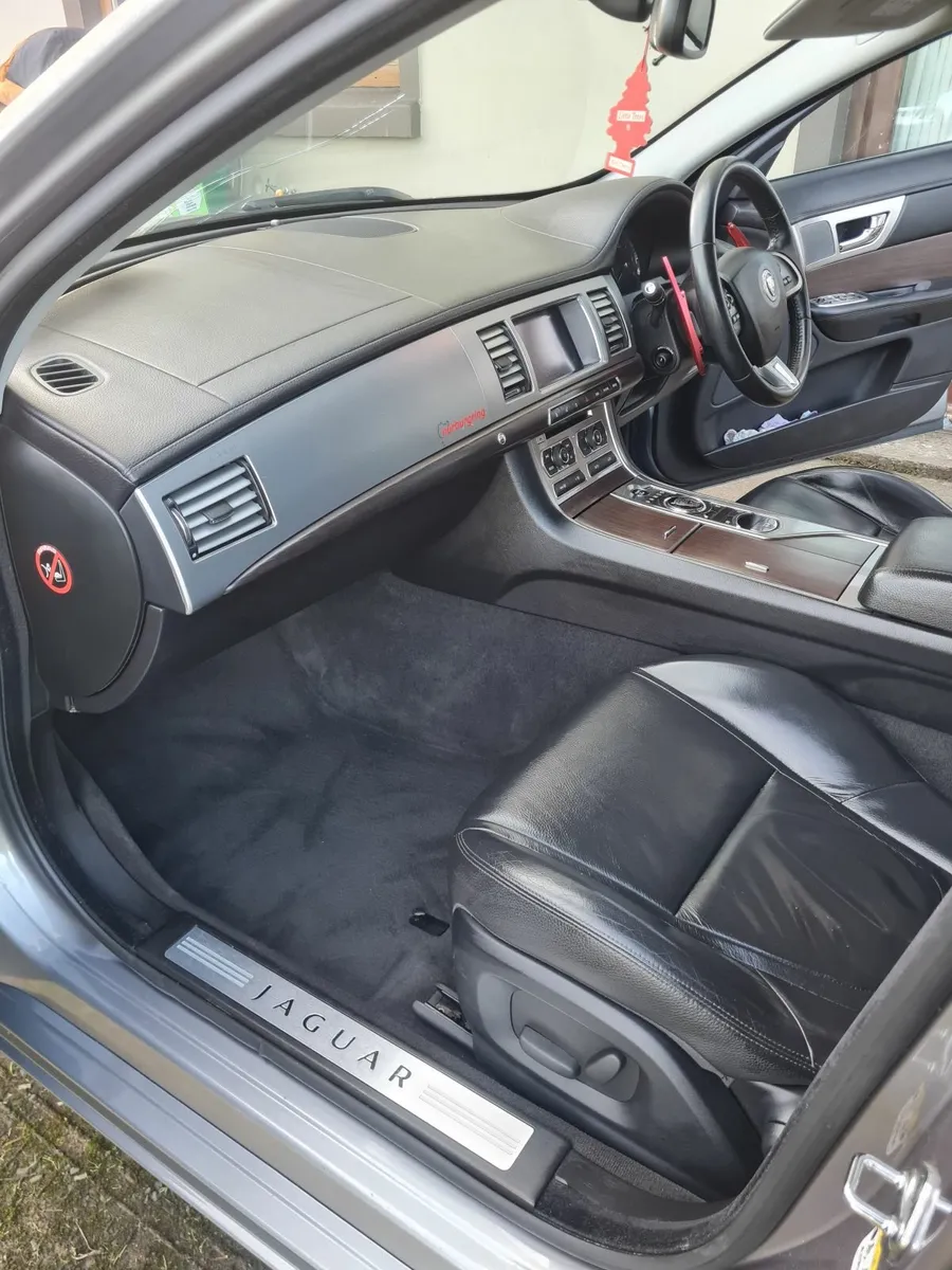 Beautiful Jaguar XF 3.0d V6 - Image 2