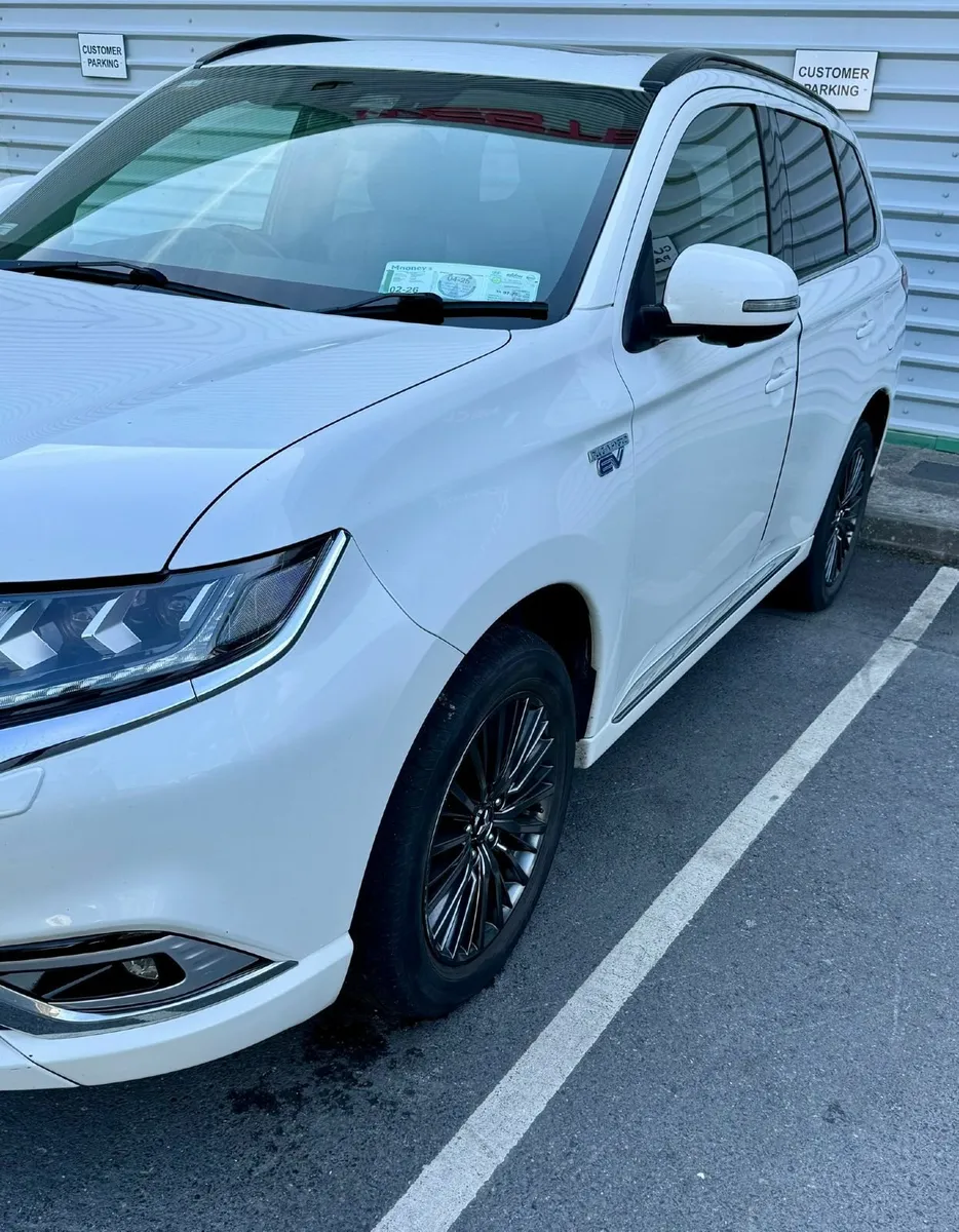 192 Mitsubishi Outlander S-Ed PHEV – Low Mileage - Image 2