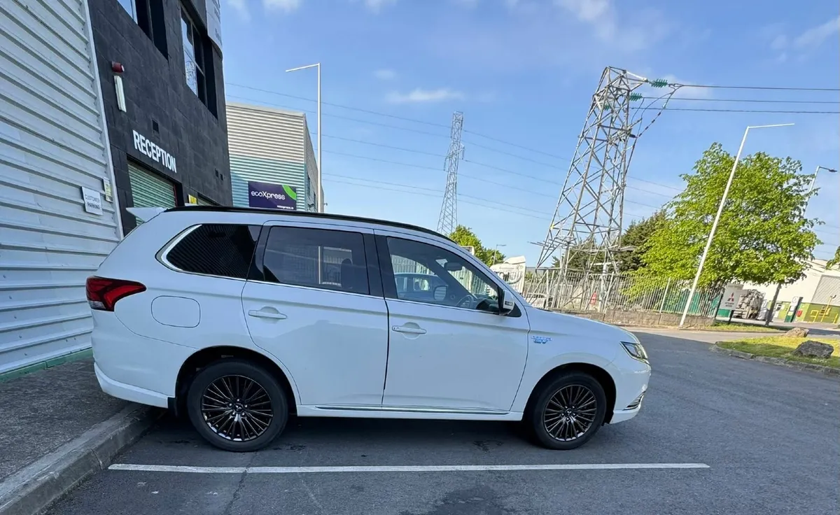 192 Mitsubishi Outlander S-Ed PHEV – Low Mileage - Image 4