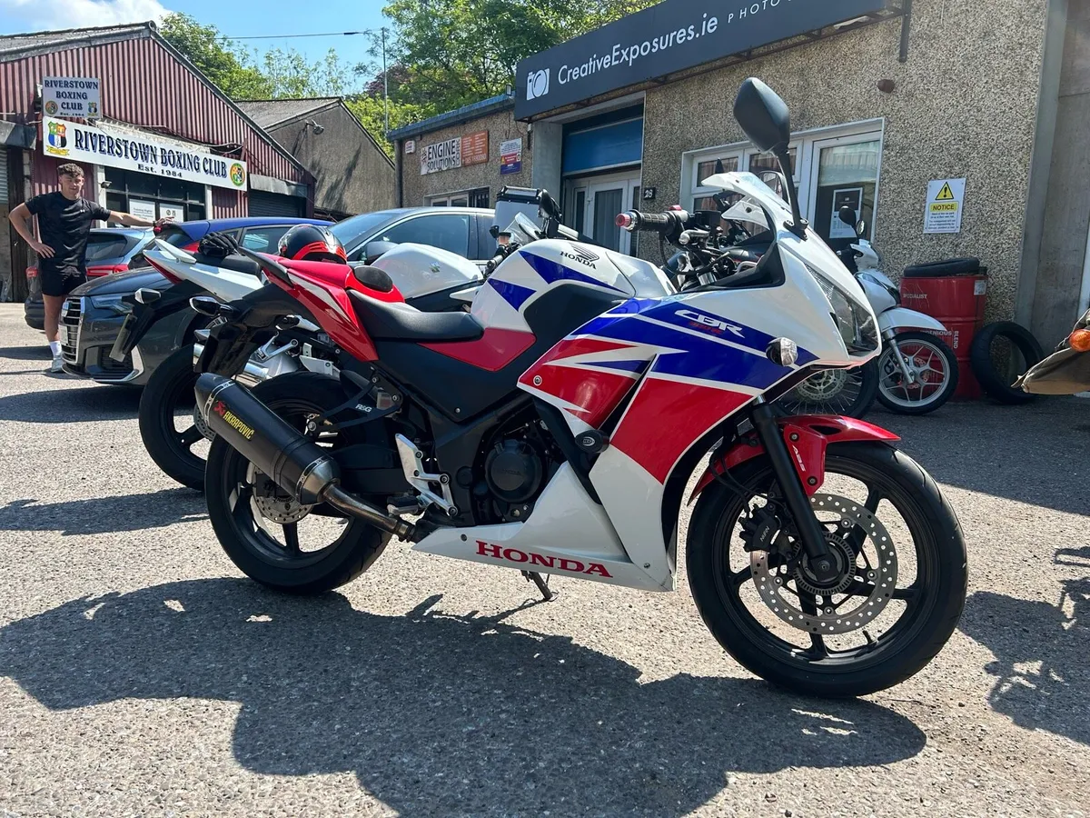 Honda Cbr 3002017 - Image 1