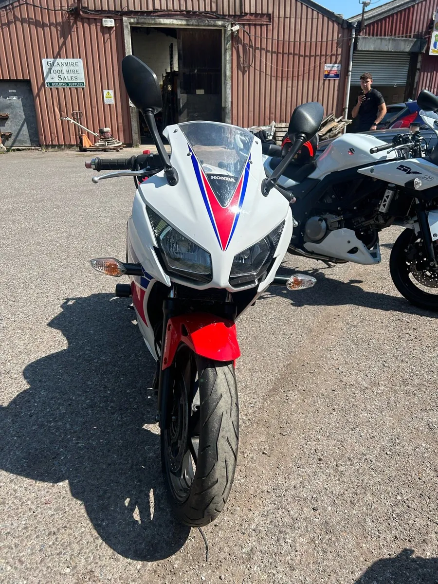 Honda Cbr 3002017 - Image 2
