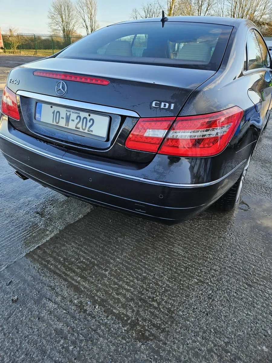 Mercedes-Benz E-Class 2010 - Image 3