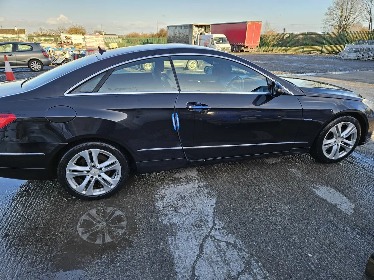 Mercedes-Benz E-Class 2010 - Image 4