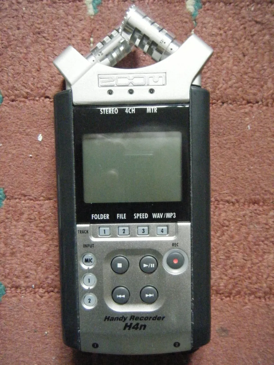 Zoom digital 4 track recorder with guitar effects - Image 1