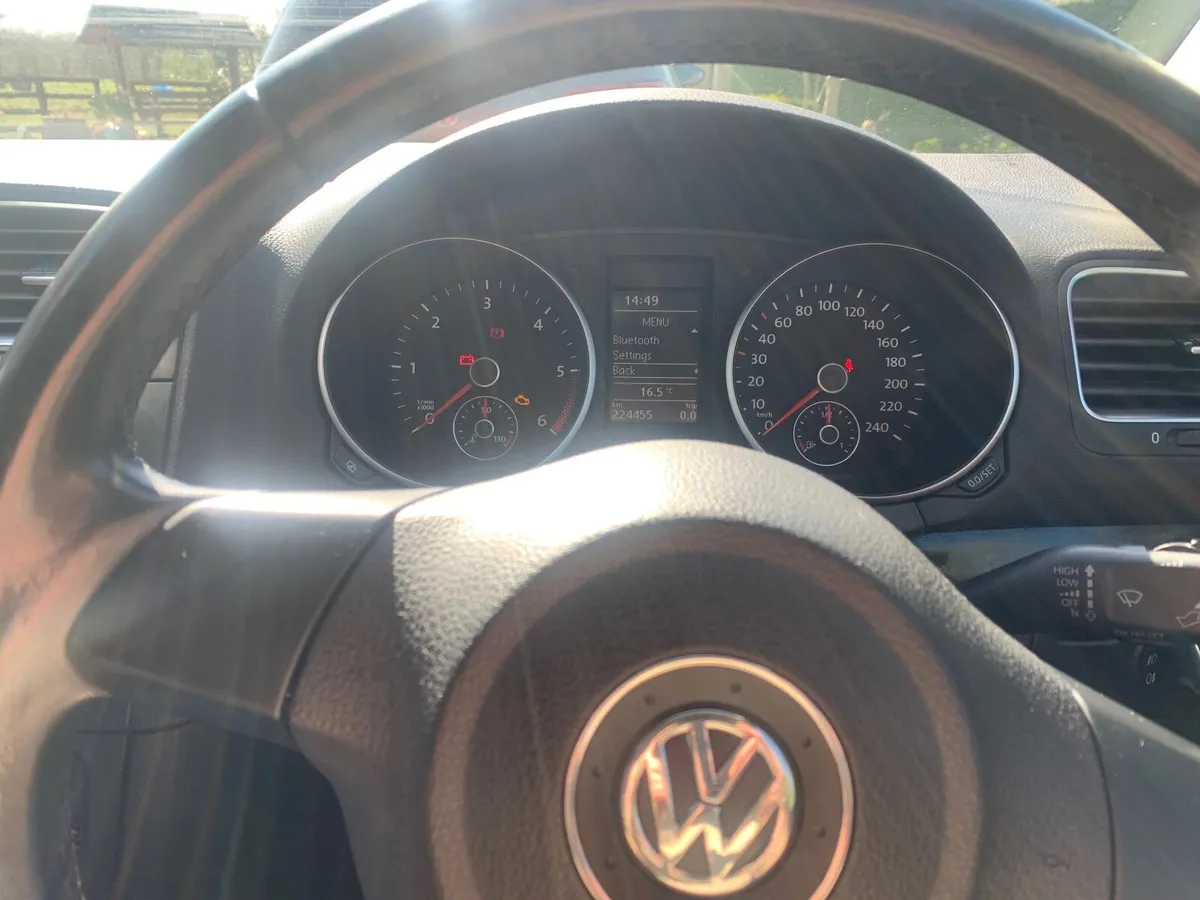 R-Line Volkswagen Golf 2012 - Image 2
