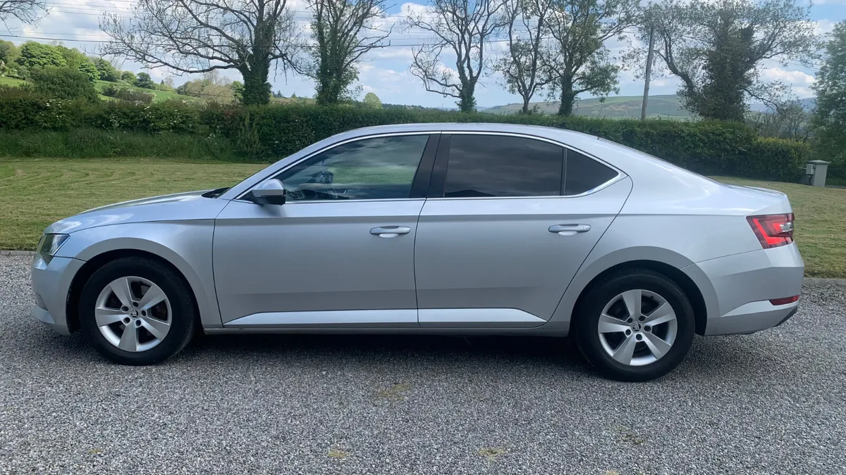 Skoda Superb 2.0 DSG Automatic ! - Image 4