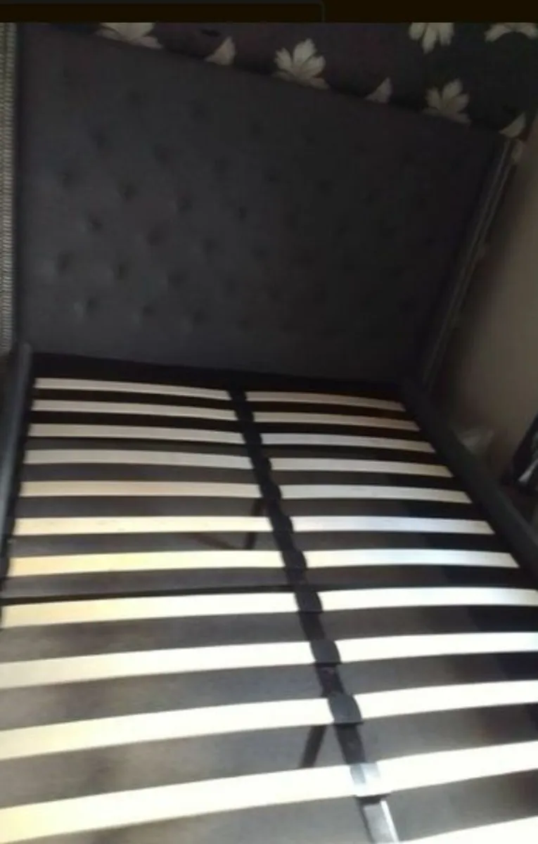 Double bed - Image 1