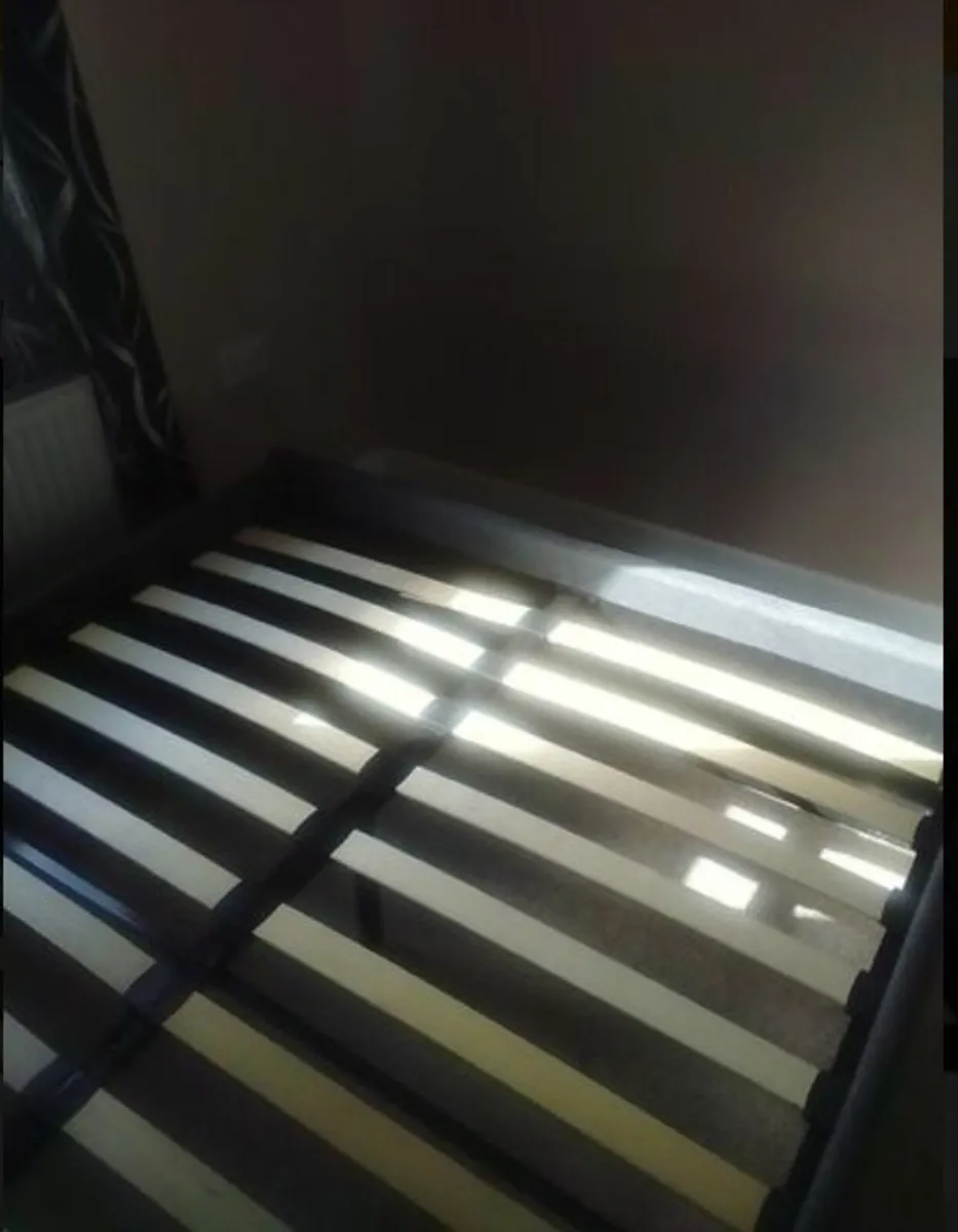 Double bed - Image 2