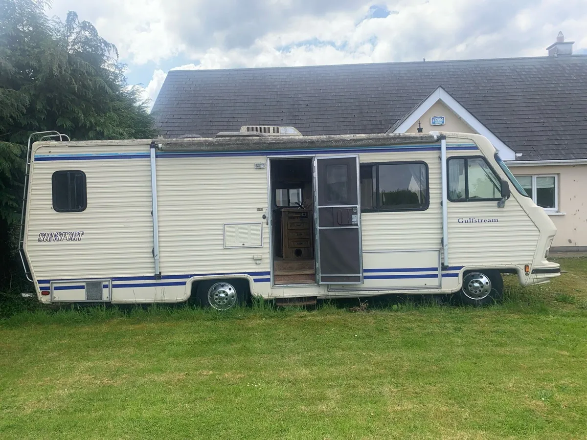 Camper/ American RV - Image 1