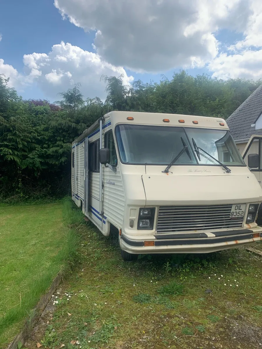 Camper/ American RV - Image 2