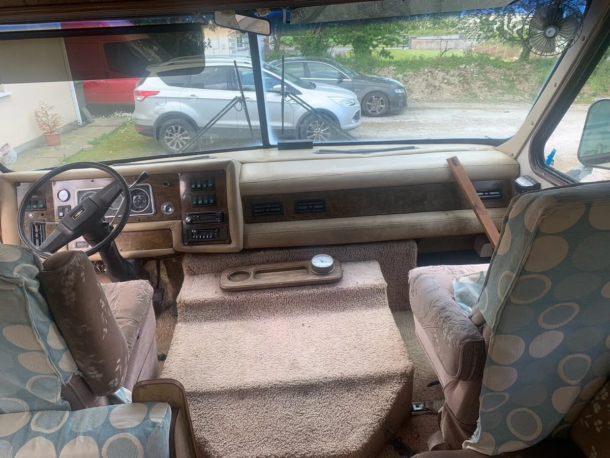 Camper/ American RV - Image 4