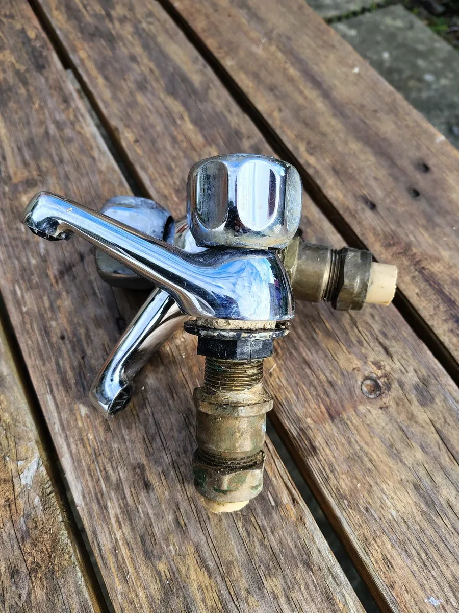 Hand wash basin, with taps - Image 2