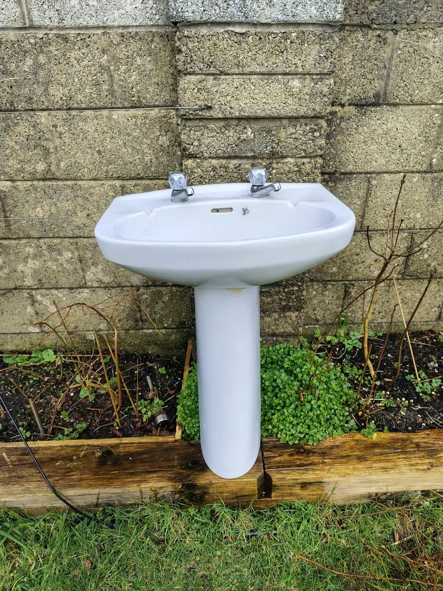 Hand wash basin, with taps - Image 1