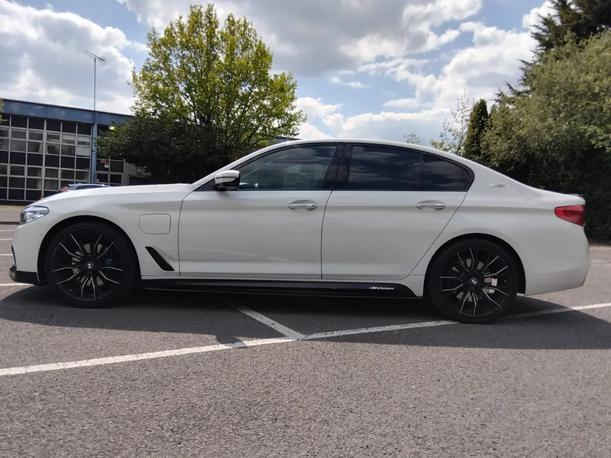 BMW 5-Series 2018 M SPORT 530E - Image 4