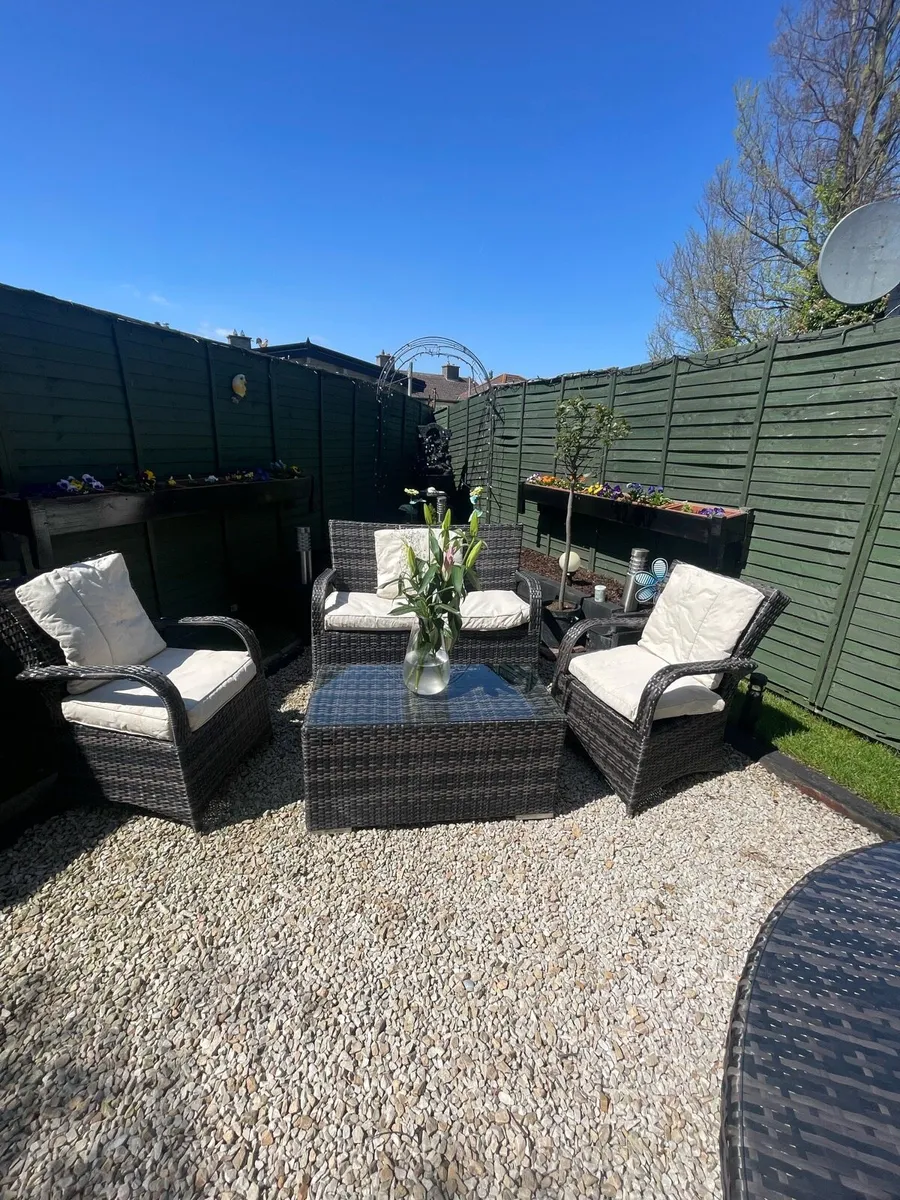 Garden furniture - Image 1