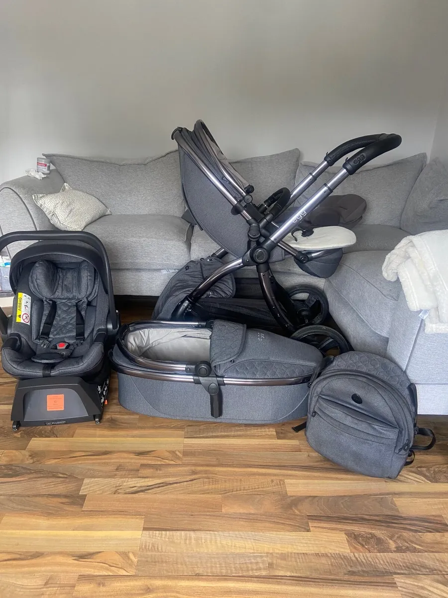 Egg2 Pram Bundle - Image 1