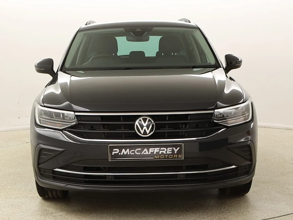 21 VOLKSWAGEN TIGUAN 2.0 TDI LIFE 150 BHP DSG AUTO - Image 2