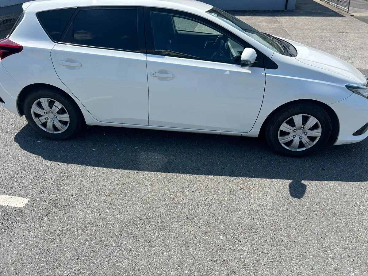 Toyota Auris Van - Image 4