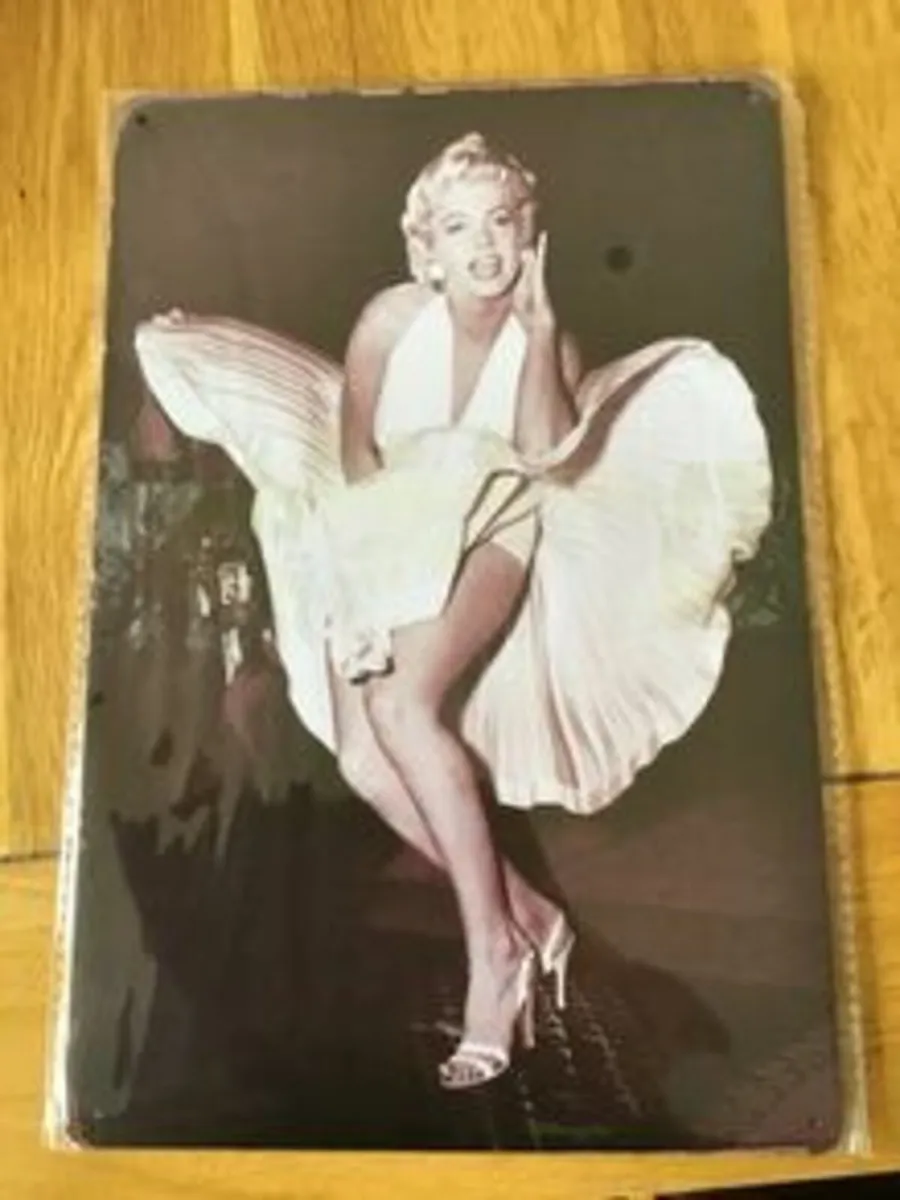 Decorate your Man Cave- Marilyn Monroe Wall Plaque