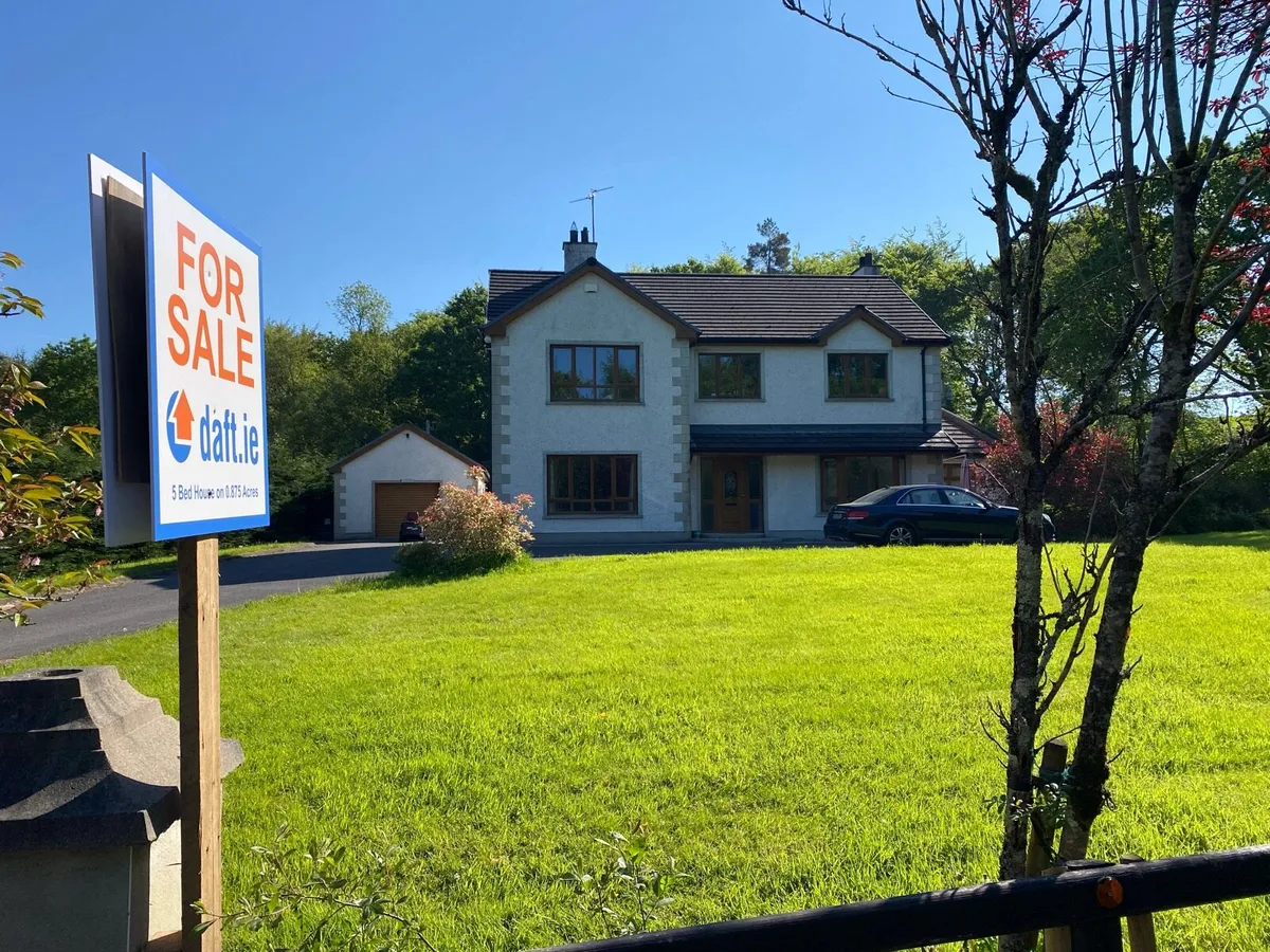 5 Bedroom Detached House For Sale - Image 1