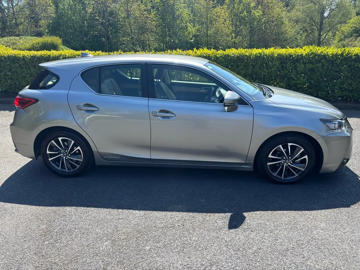 LEXUS CT200h - Image 1