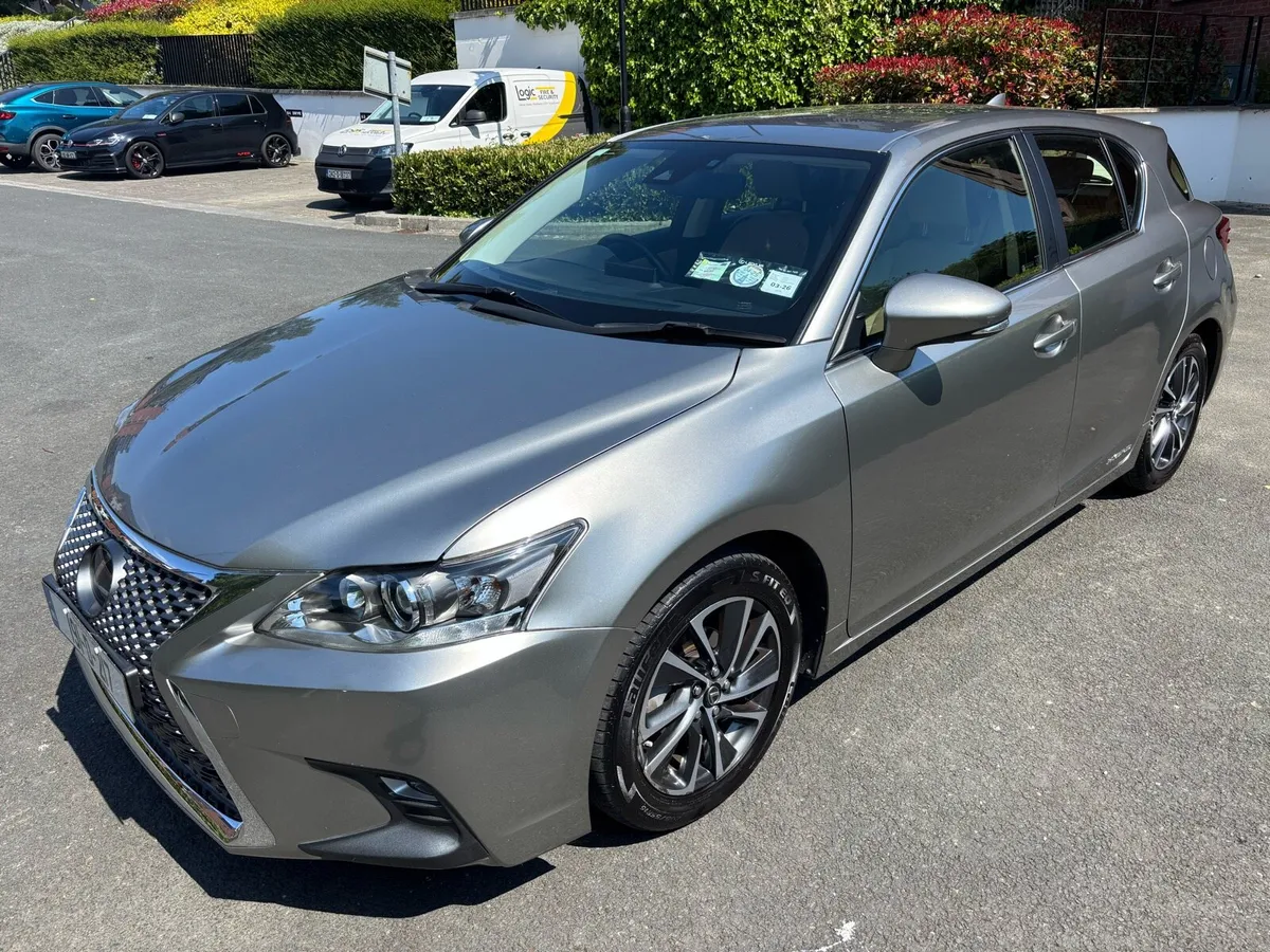 LEXUS CT200h - Image 2