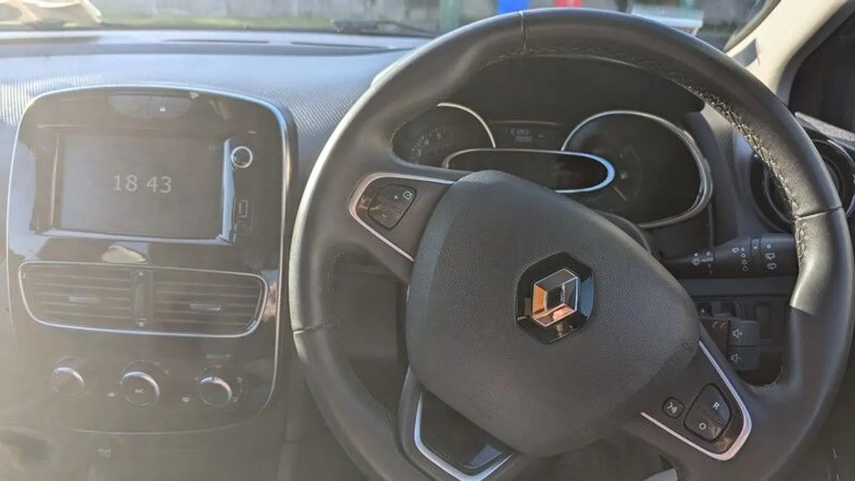 2019 Renault Clio low mileage like new - Image 4