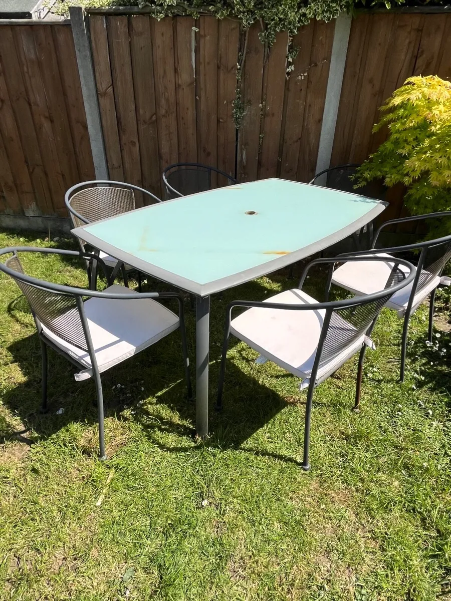 Patio Table and 6 Chairs