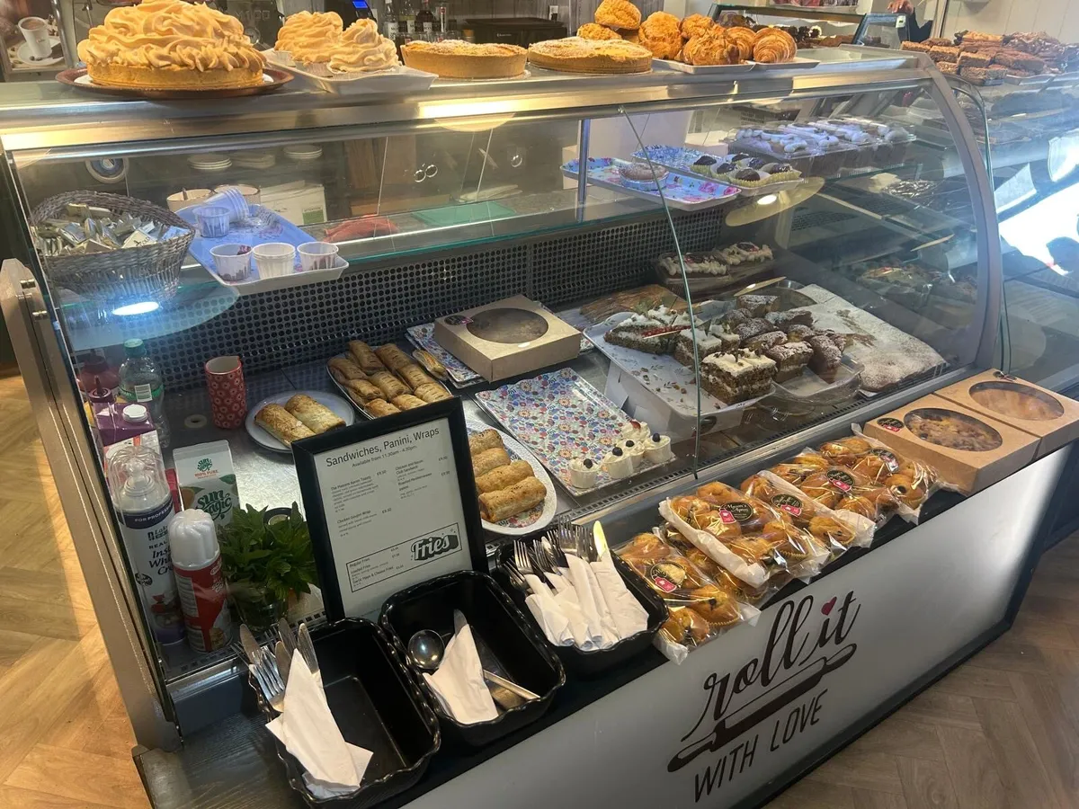 Deli Counter, lights, tables & chairs - Image 2