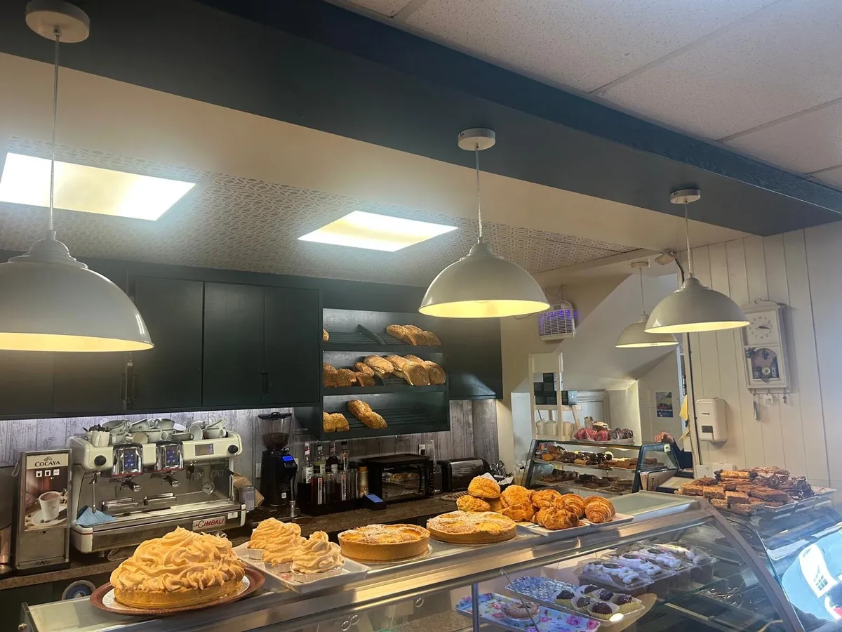 Deli Counter, lights, tables & chairs - Image 3
