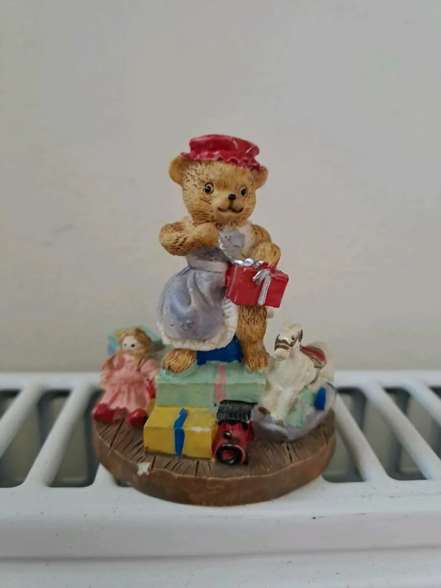 Free 1991 Leonardo Collectables figurine - Image 1