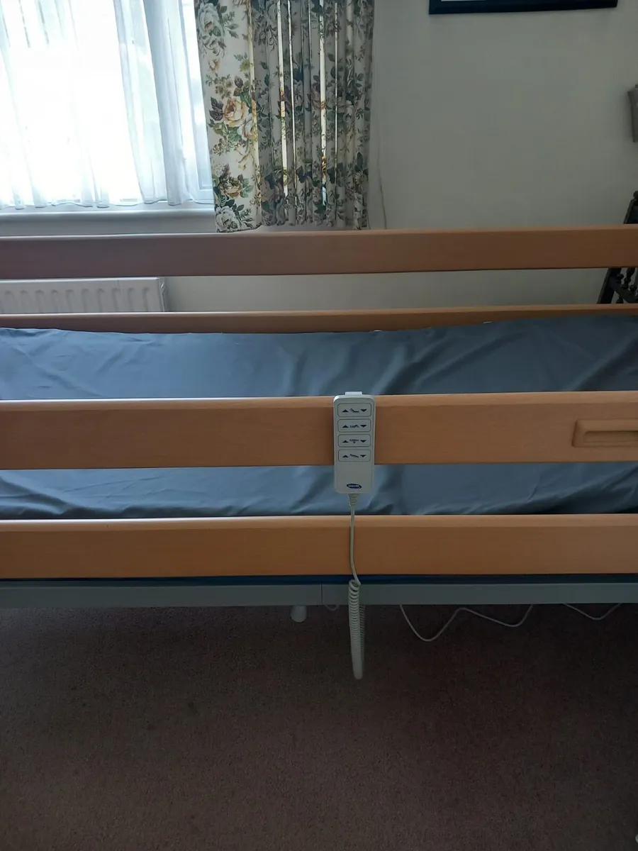 Hospital bed - Image 3