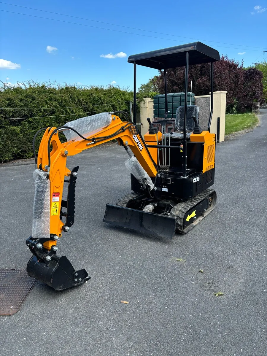 Unused 1.5 ton digger - Image 1