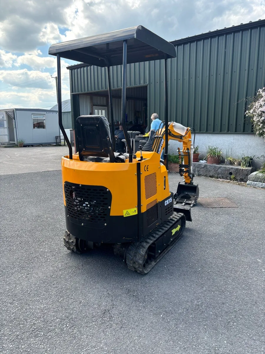 Unused 1.5 ton digger - Image 3