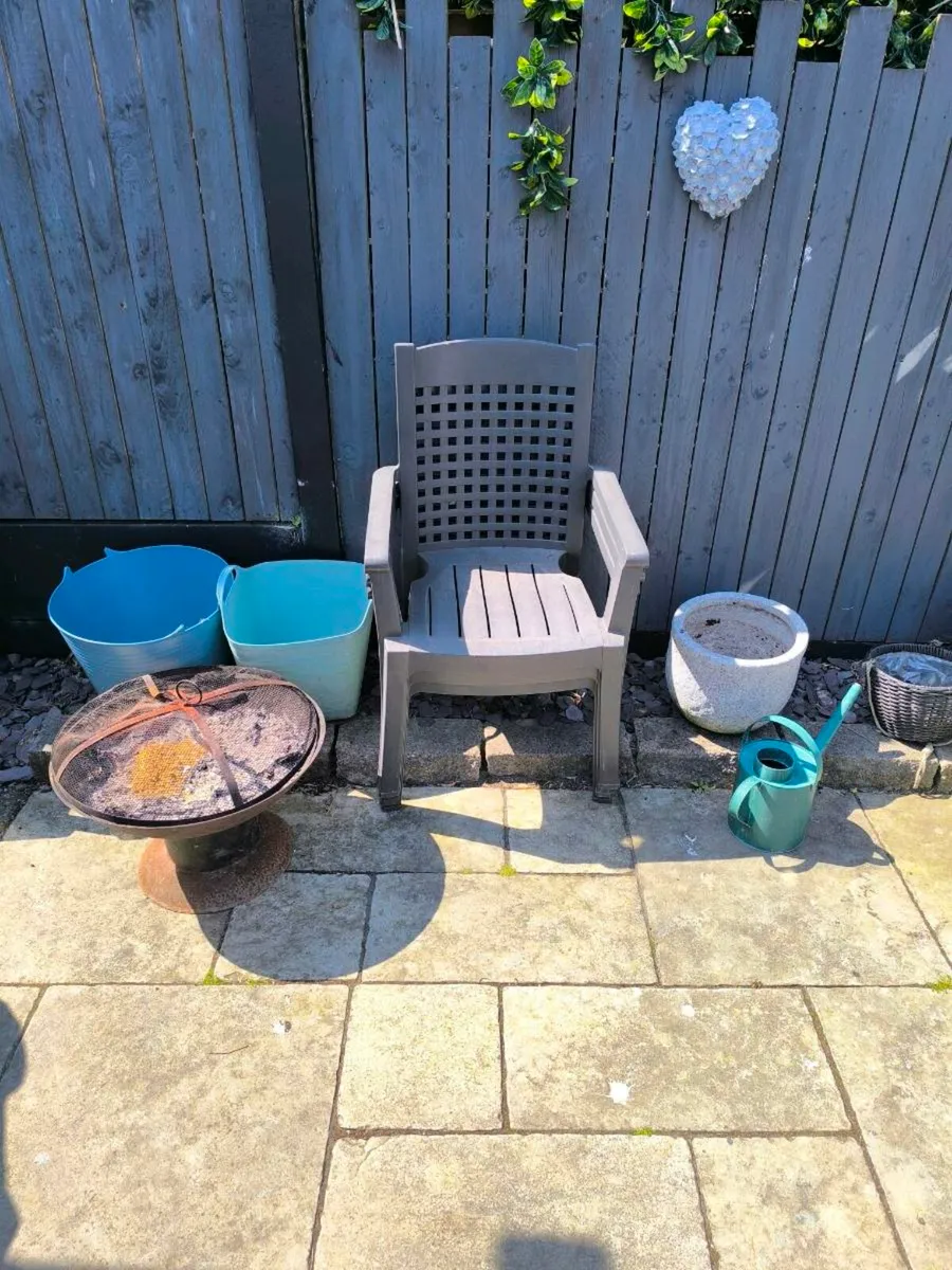 4 garden chairs - Image 2
