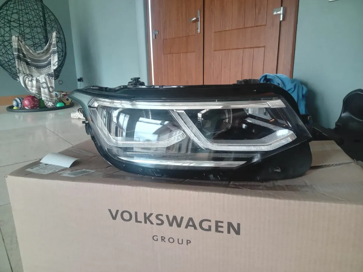 VW Tiguan Headlight - Image 1
