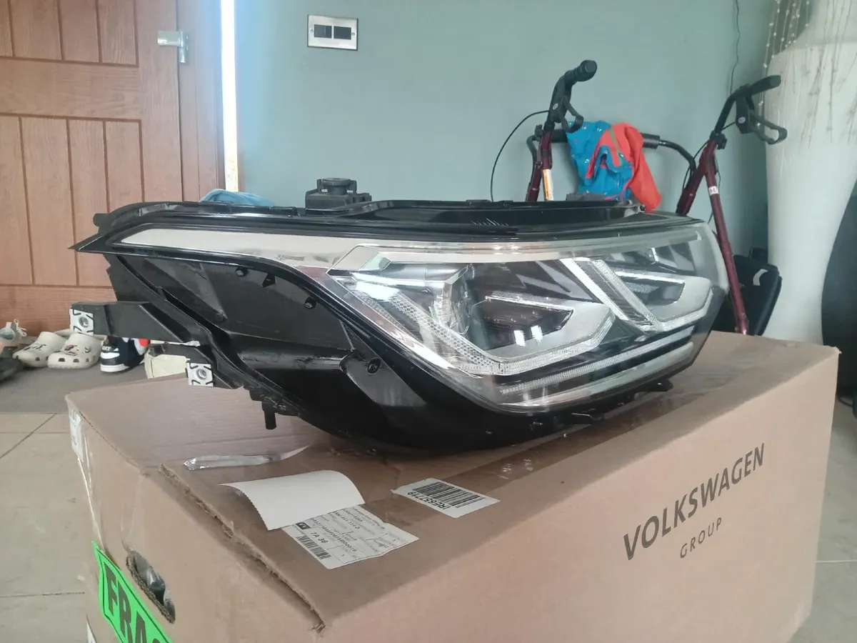 VW Tiguan Headlight - Image 2