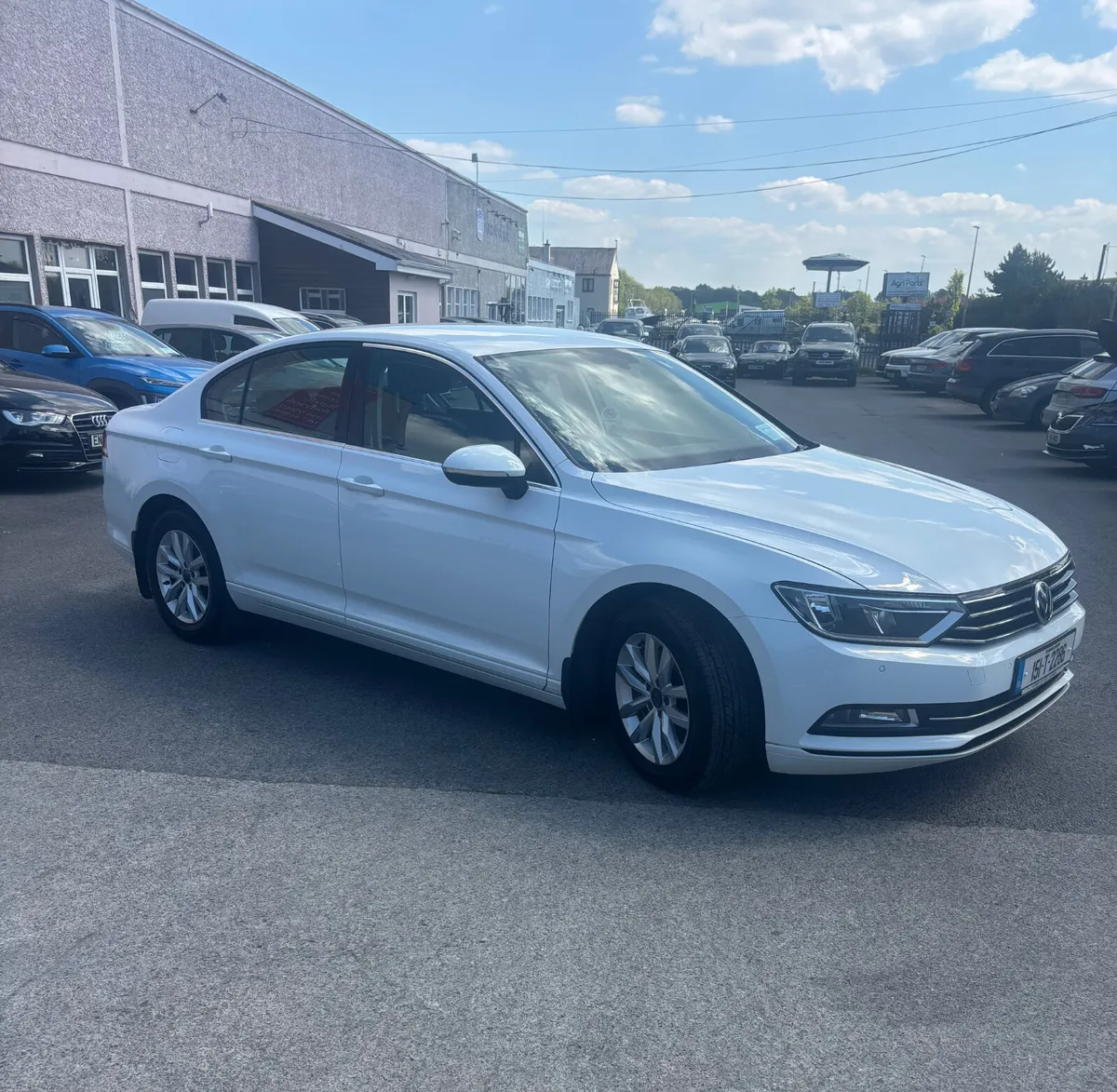 2015 Volkswagen Passat 1.6 TDI ComfortLine - Image 1
