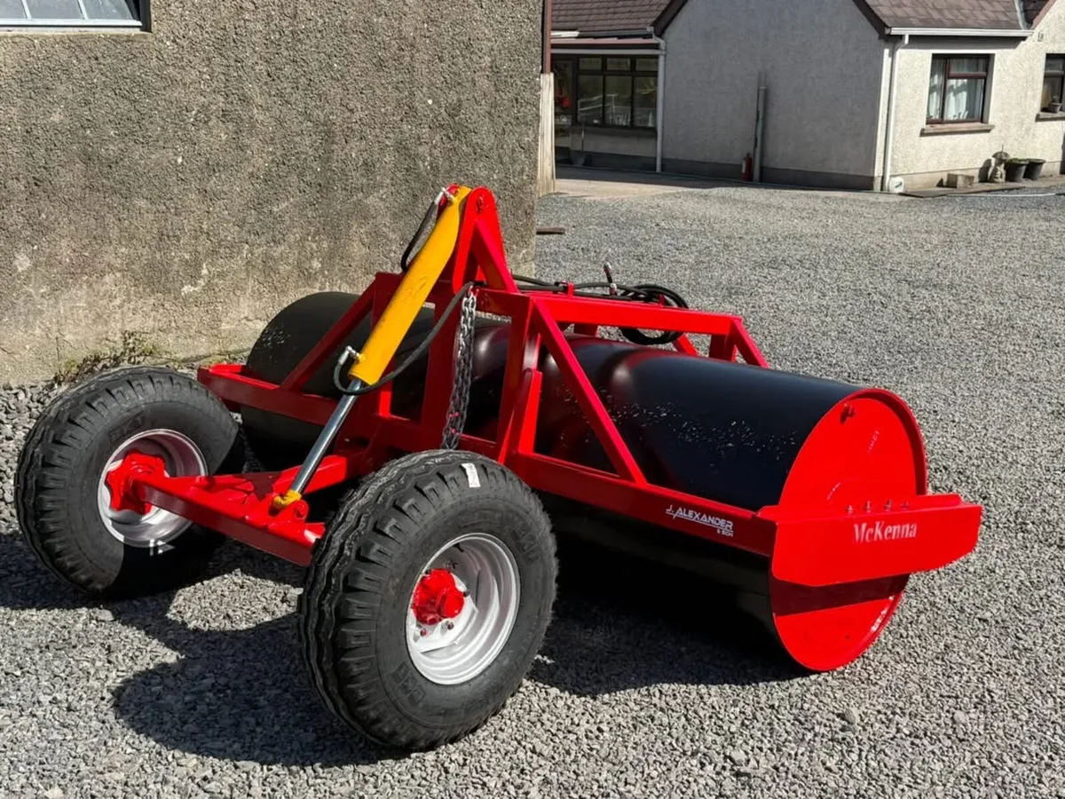 MCKENNA ROAD TOW HYDRAULIC LAND ROLLER 9FT - Image 1