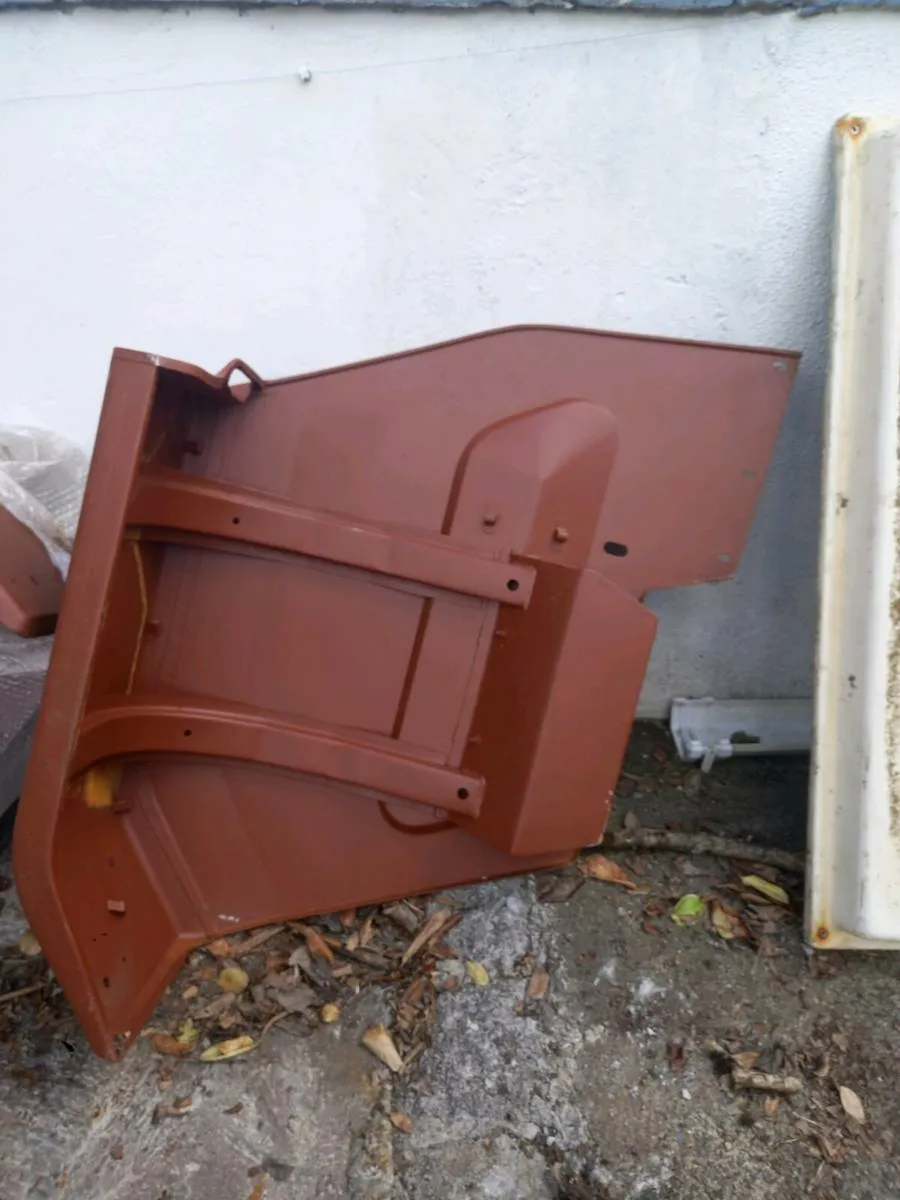 Wheesl.wings Diesel tank.135 massey ferguson  130e - Image 4