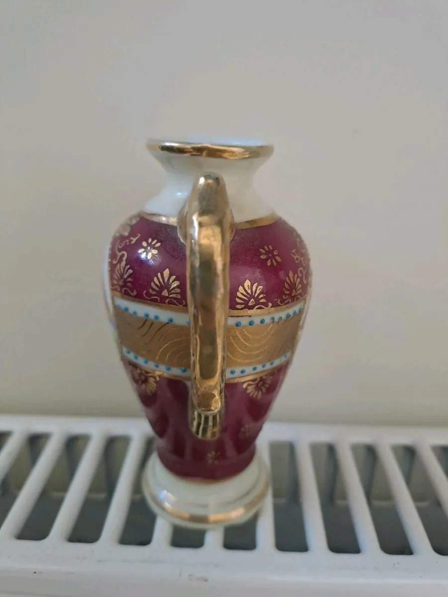 Red and gold Linogs mini vase - Image 3