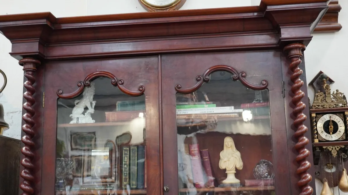 📌 Victorian Renaissance Revival Mahogany Secretai - Image 4