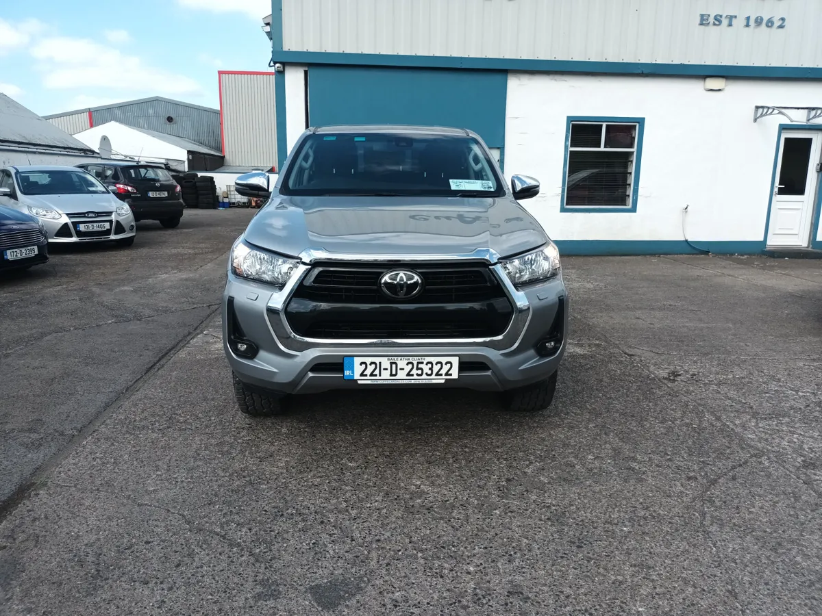 2022 Toyota Hilux 2.4 SR5 DOUBLE CAB 4DR - Image 3