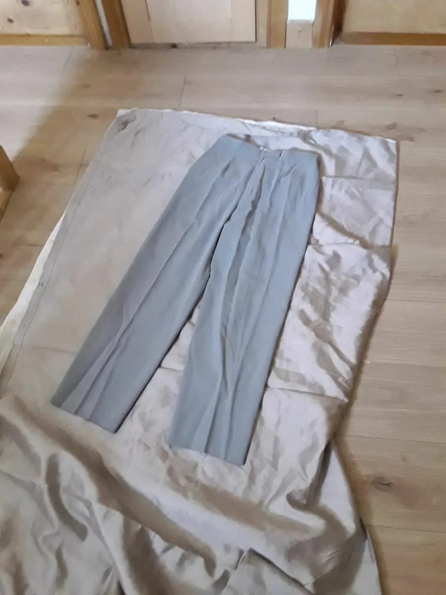 Brand new ladies grey trouser suit size 10 to 12 - Image 2