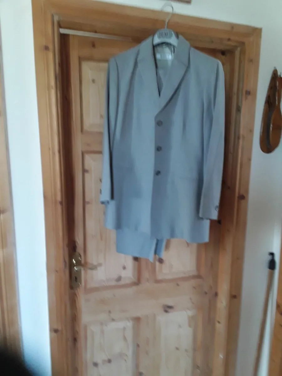 Brand new ladies grey trouser suit size 10 to 12 - Image 1