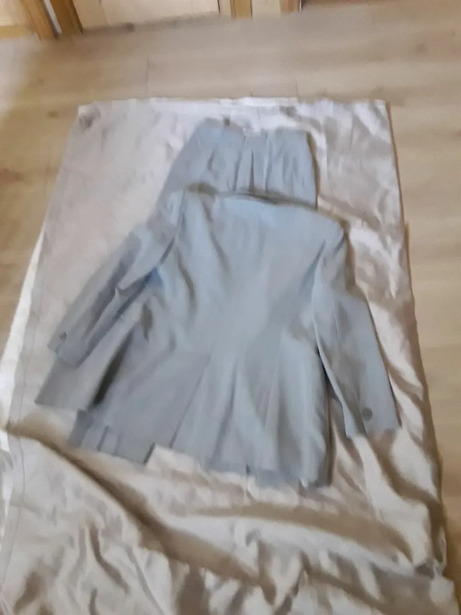 Brand new ladies grey trouser suit size 10 to 12 - Image 4