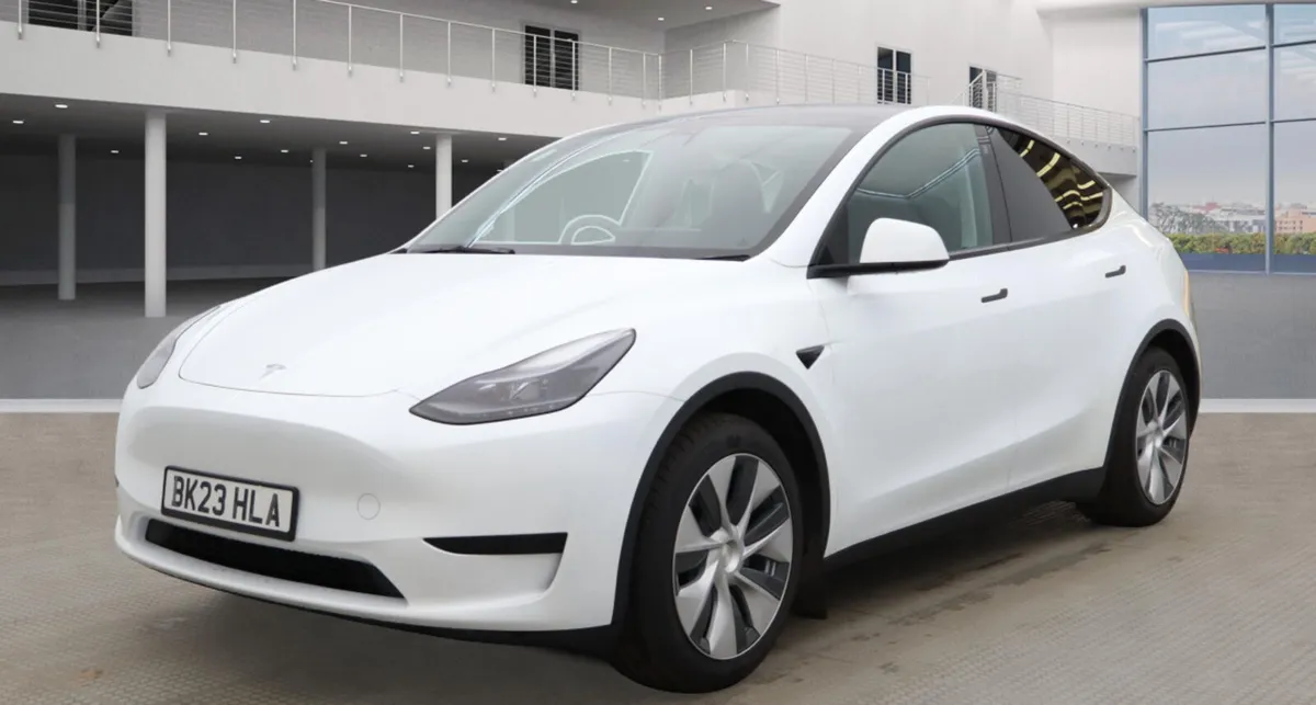 Tesla Model Y 2023 - Image 3