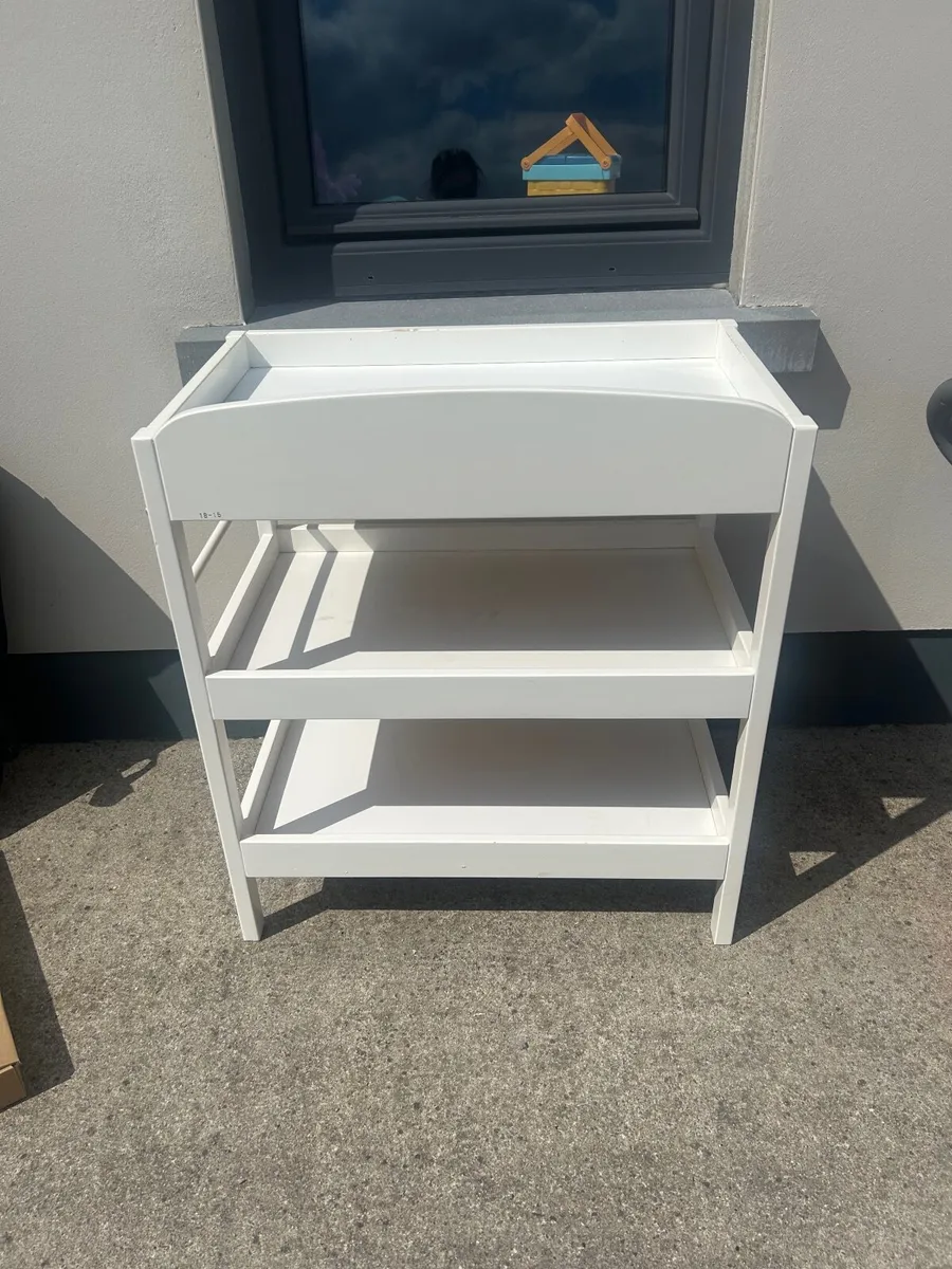 Baby changing Table - Image 1