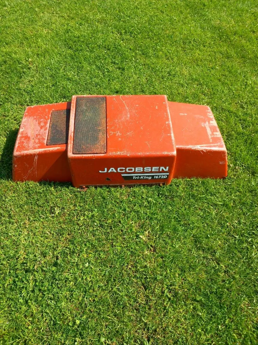 Jacobsen gang mower bonnet - Image 1